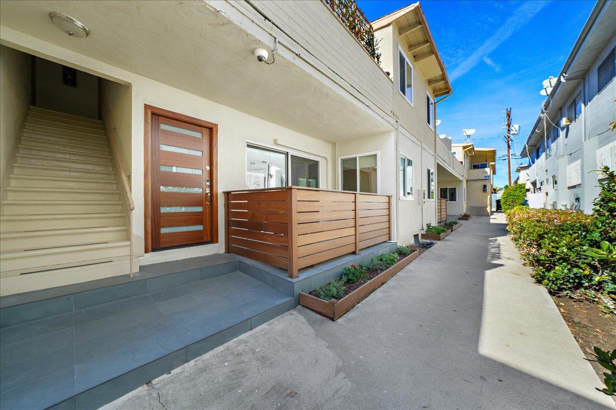 Property photo for 11719 Mayfield AVE, #APT 1, Los Angeles, CA