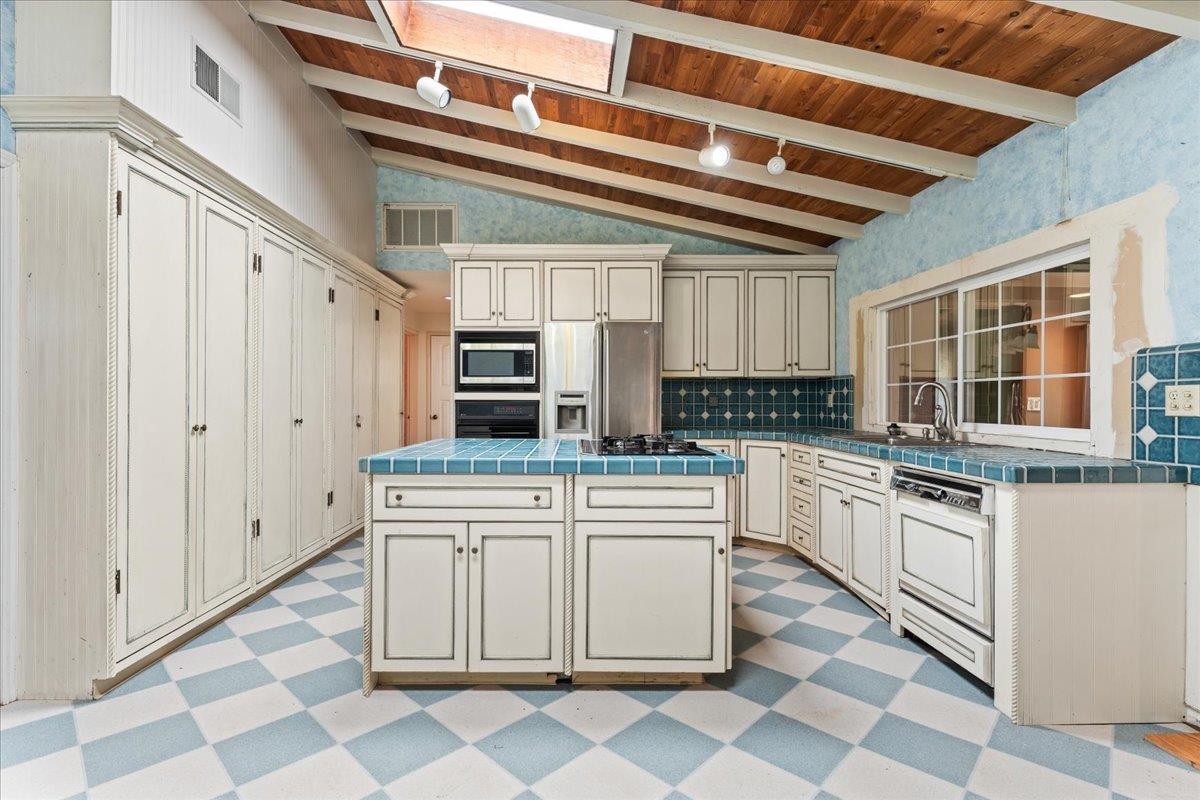 16001 Stephenie Lane, LosGatos, CA 95032