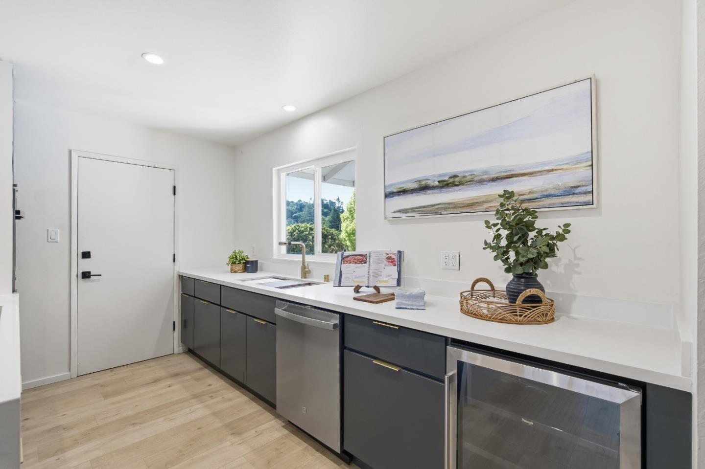 10910 Glen Artney Street, Oakland, CA 94605