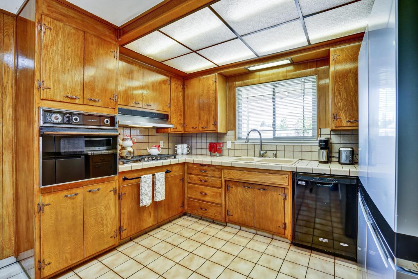 831 Wagoner Drive, Livermore, CA 94550