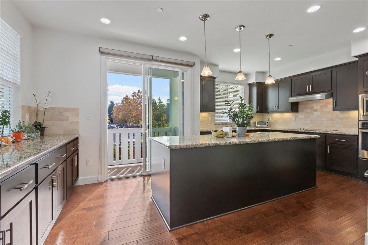 2041 Atlas Loop, MountainView, CA 94043