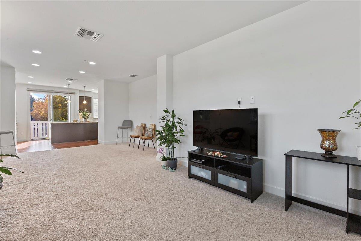 2041 Atlas Loop, MountainView, CA 94043