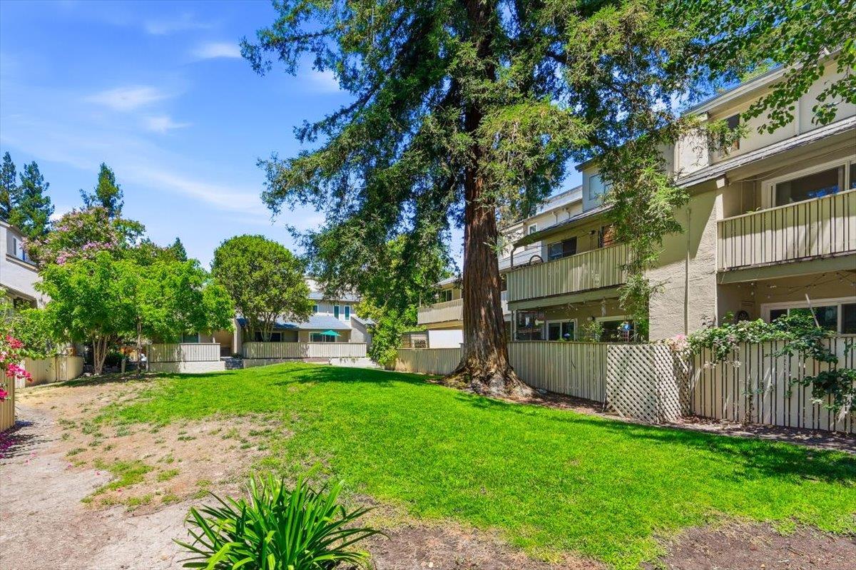 2700 Oak Road, #11, Walnut Creek, CA 94597