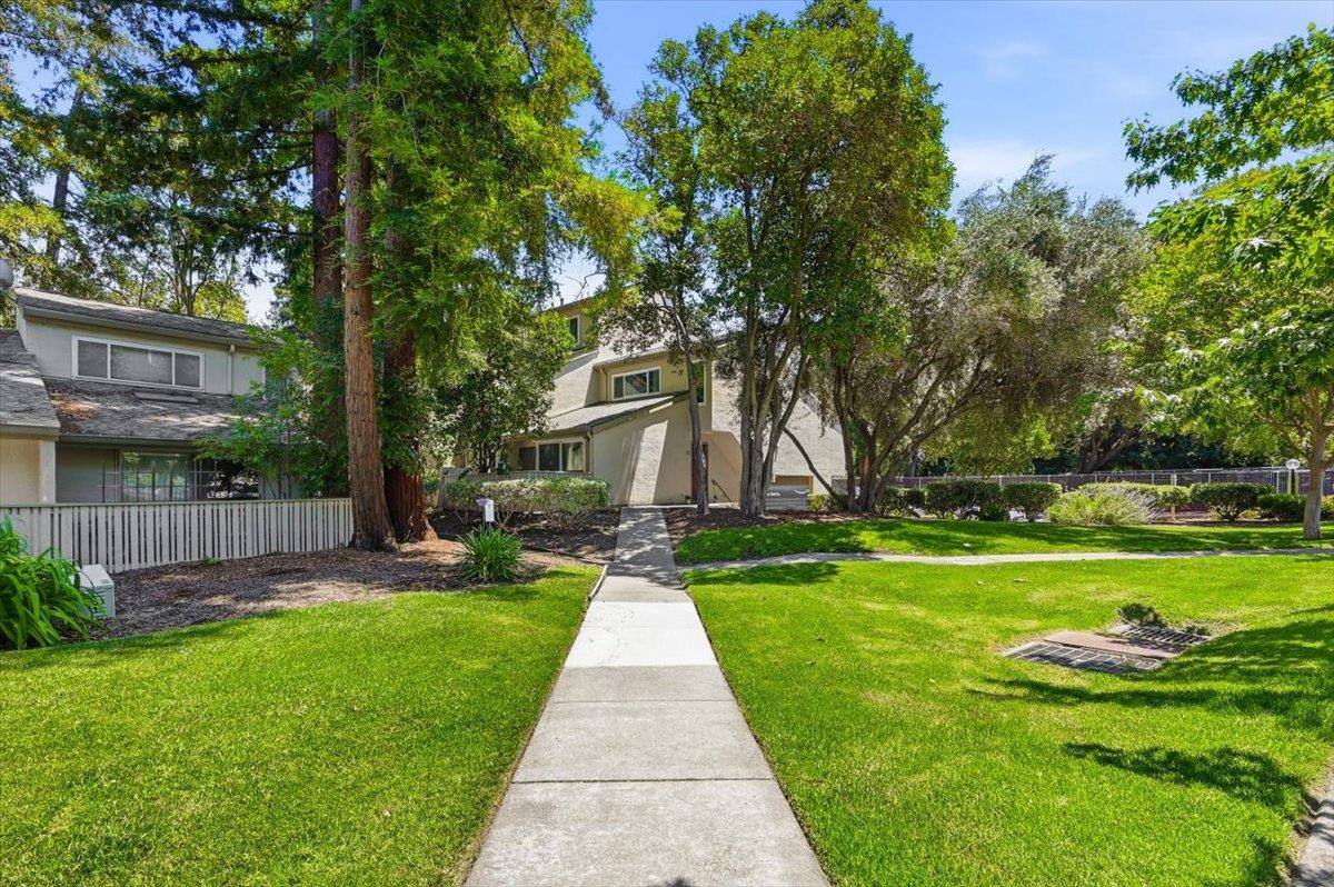 2700 Oak Road, #11, Walnut Creek, CA 94597