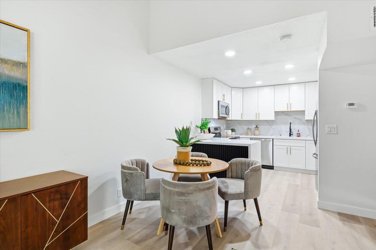 2700 Oak Road, #11, Walnut Creek, CA 94597