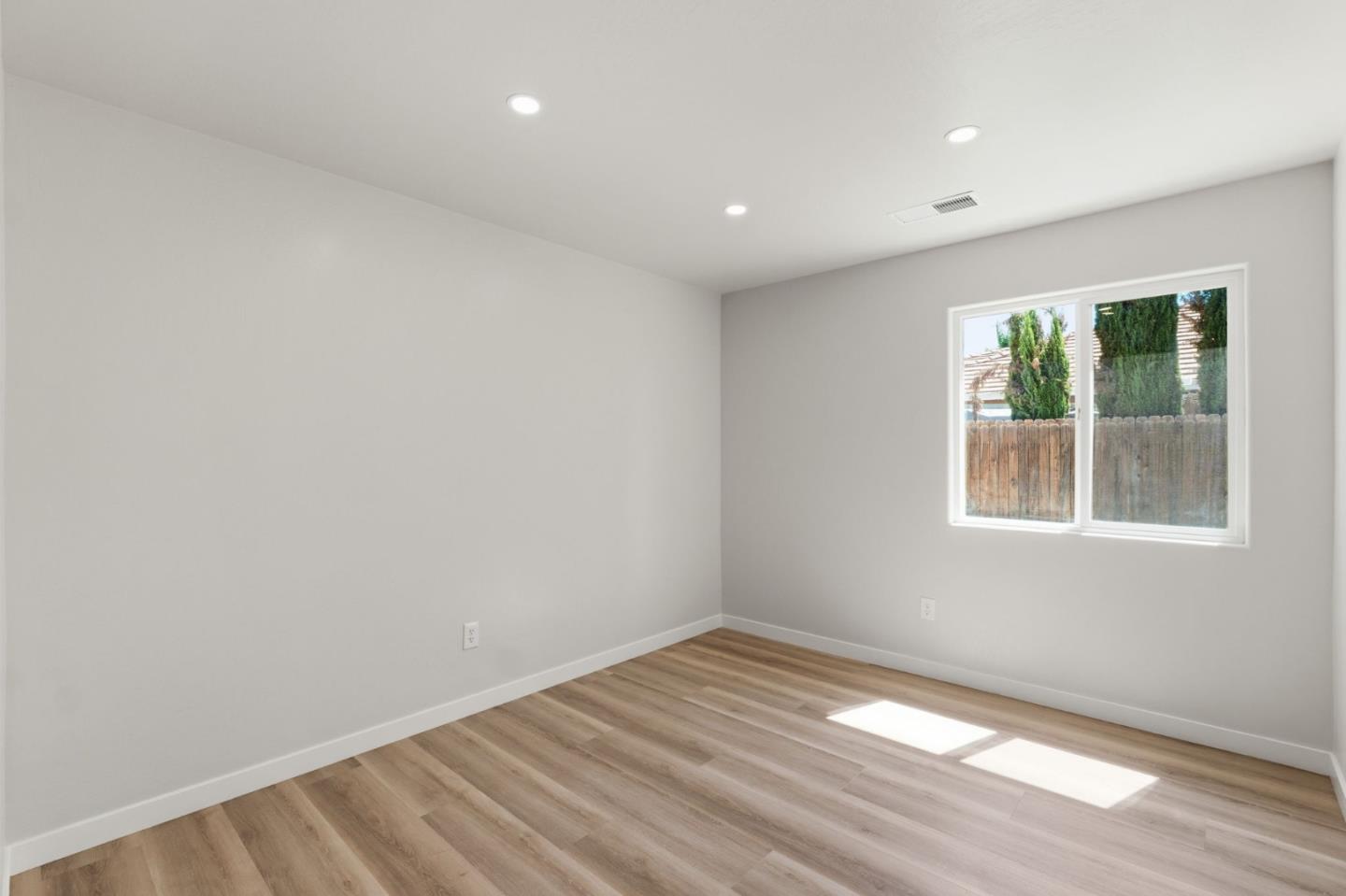 3709 Harris Road, Bakersfield, CA 93313