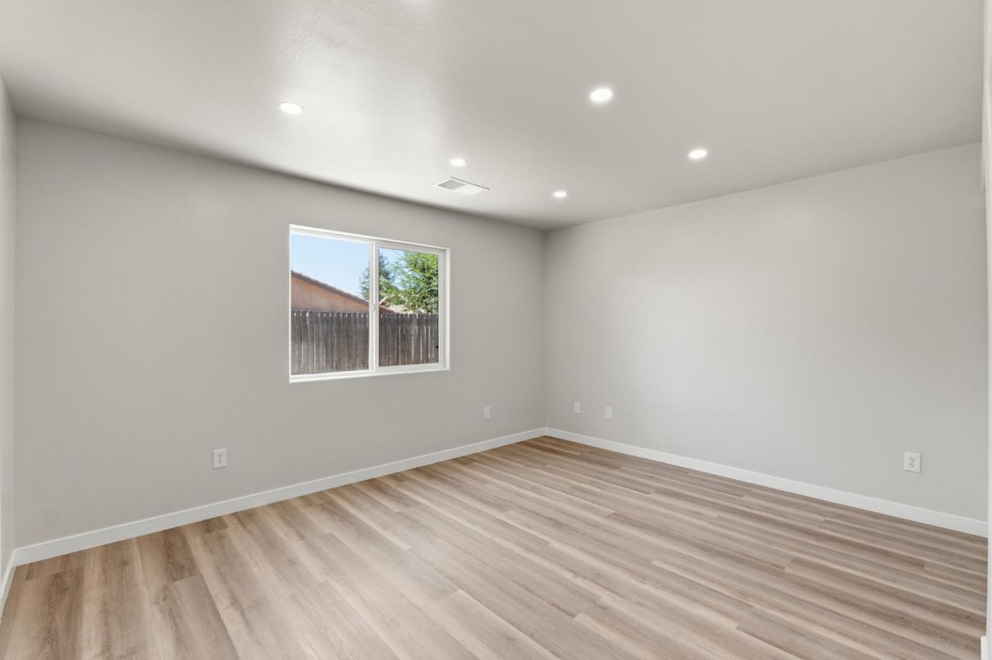 3709 Harris Road, Bakersfield, CA 93313