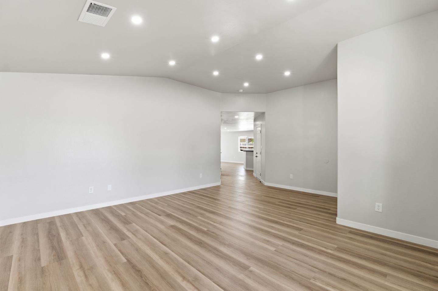3709 Harris Road, Bakersfield, CA 93313