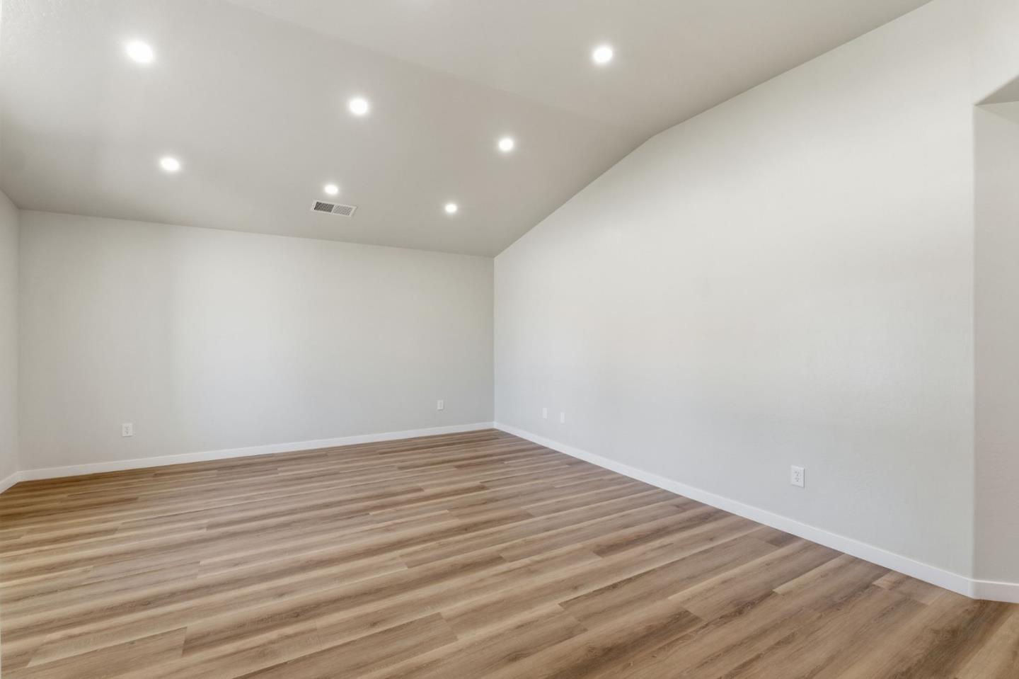 3709 Harris Road, Bakersfield, CA 93313