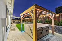 911 Trinity Drive, Hollister, CA 95023
