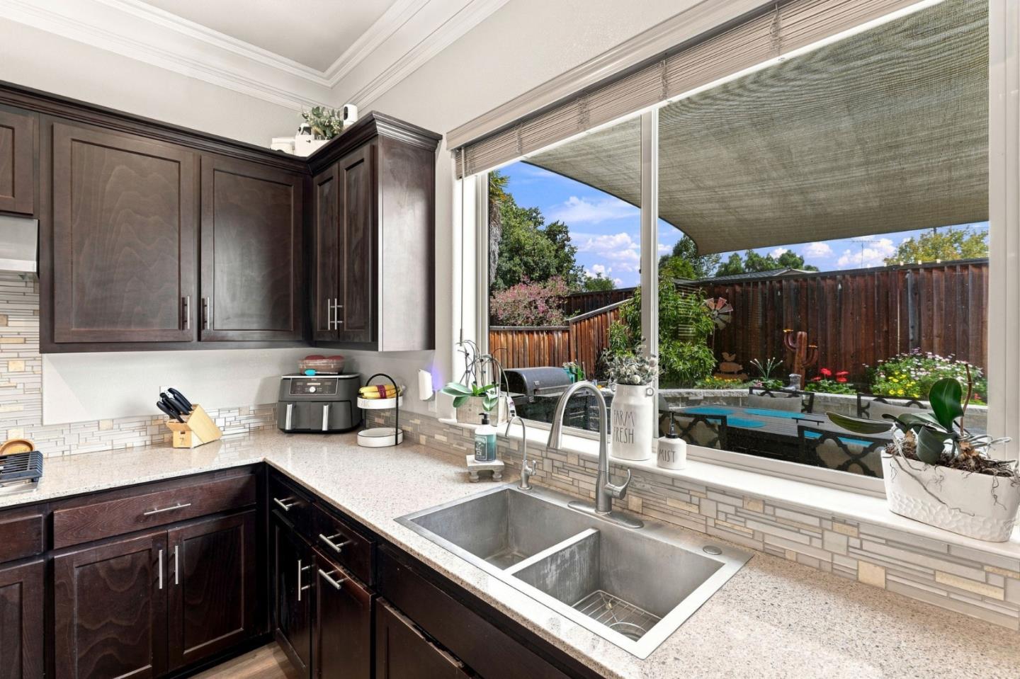 911 Trinity Drive, Hollister, CA 95023
