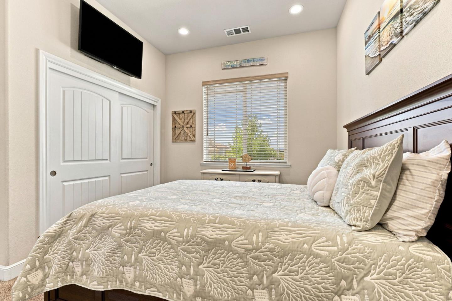 911 Trinity Drive, Hollister, CA 95023