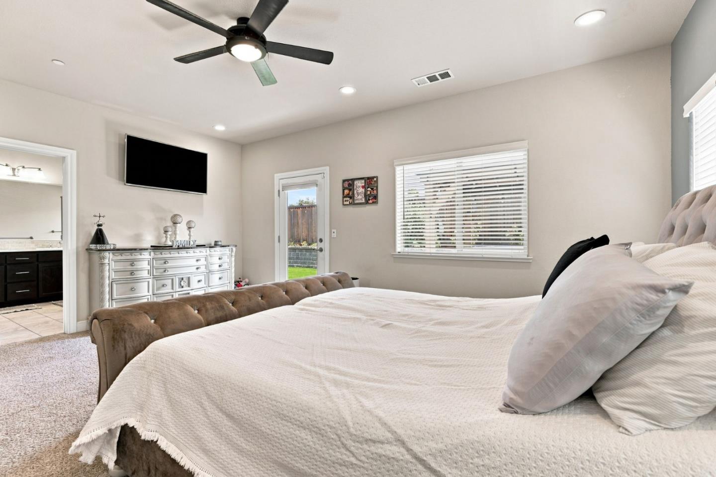 911 Trinity Drive, Hollister, CA 95023