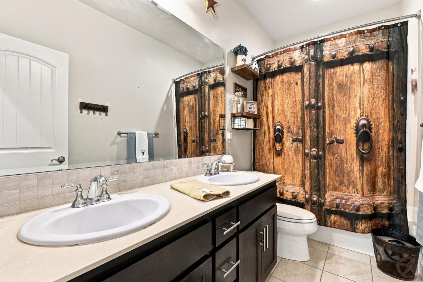 911 Trinity Drive, Hollister, CA 95023