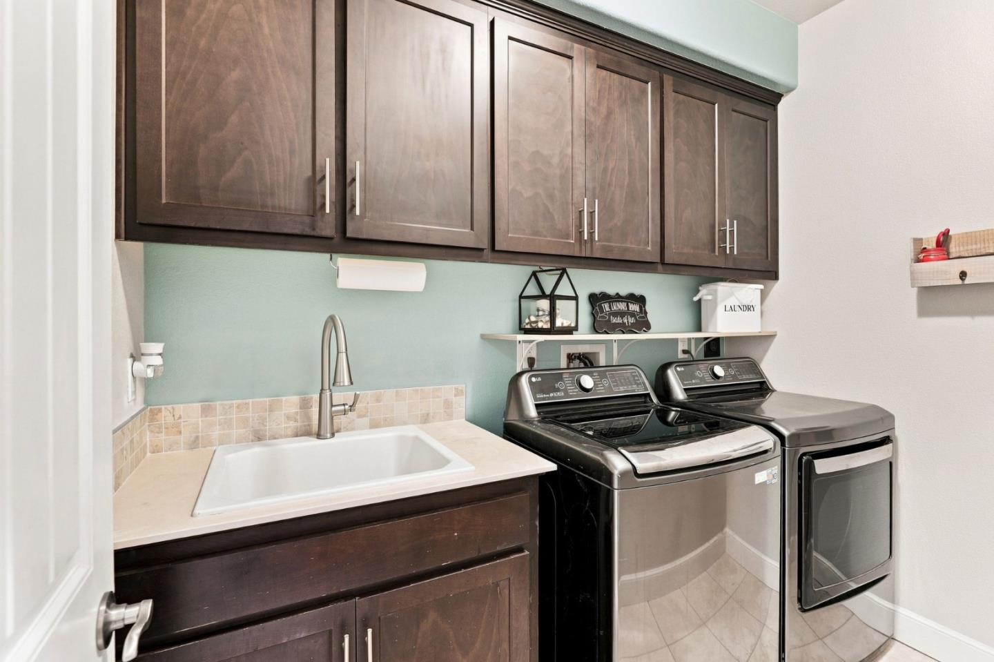 911 Trinity Drive, Hollister, CA 95023