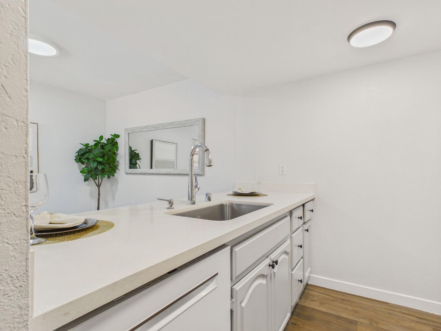 215 Red Oak Drive, #G, Sunnyvale, CA 94086