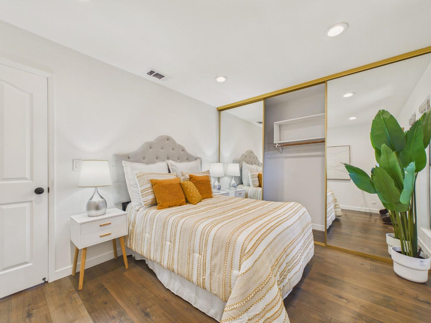 215 Red Oak Drive, #G, Sunnyvale, CA 94086