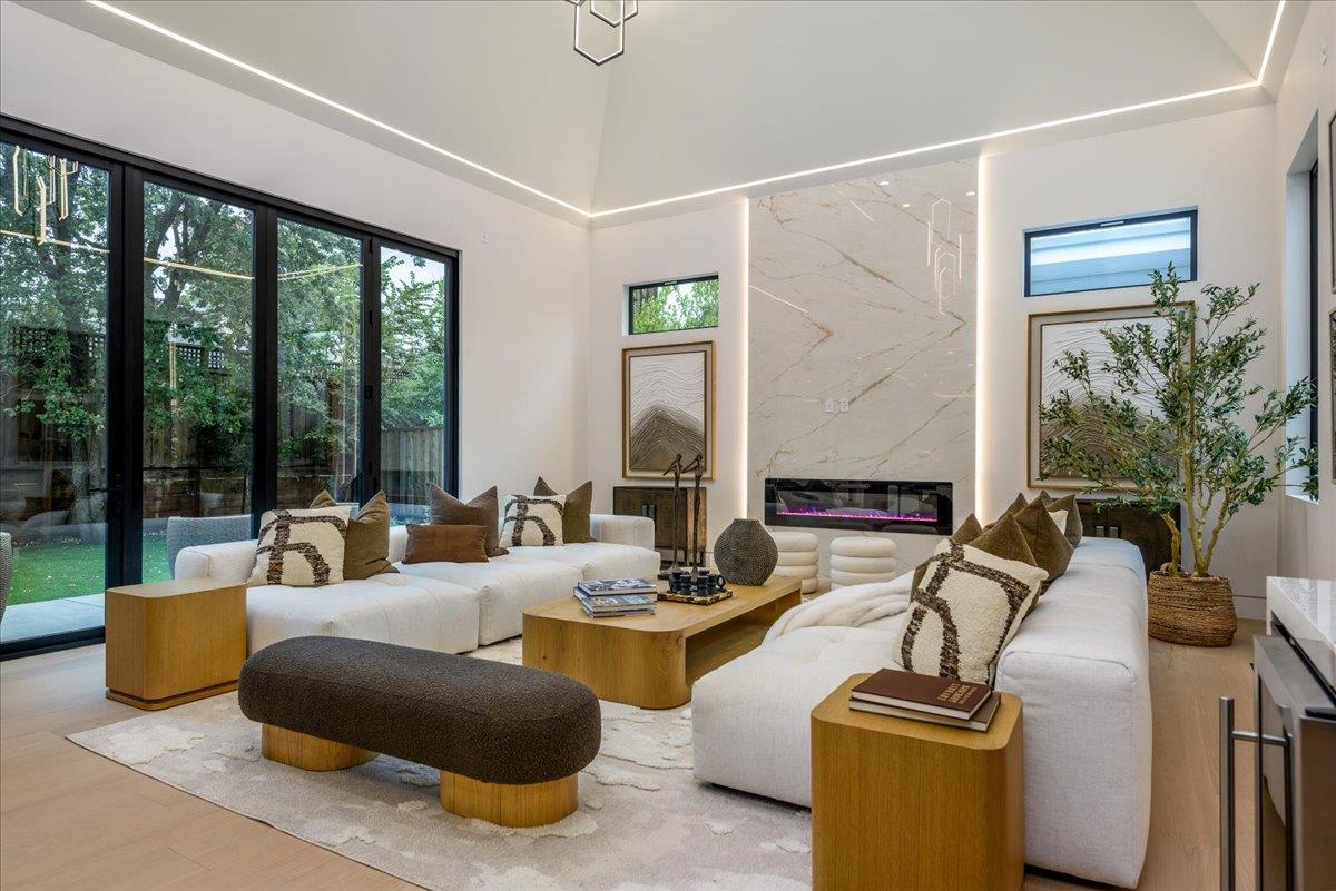 3841 Alameda De Las Pulgas, MenloPark, CA 94025