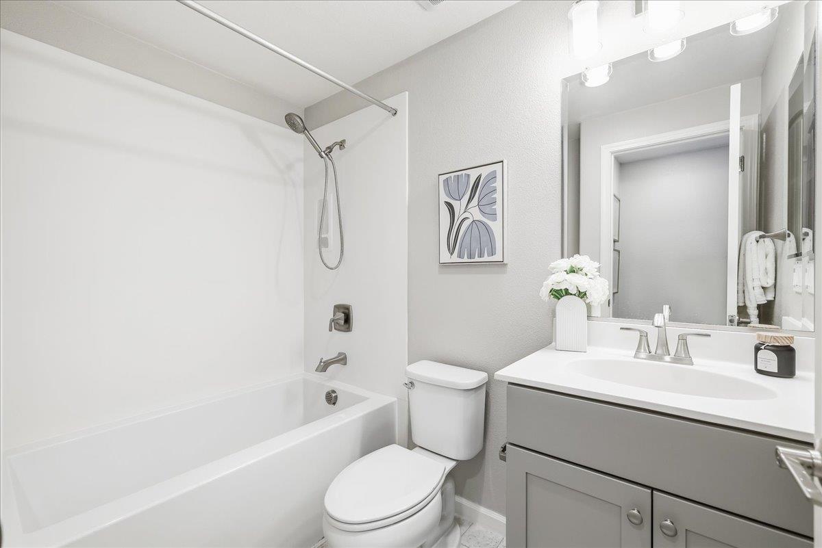 337 Llano De Los Robles Avenue, #7, SanJose, CA 95136