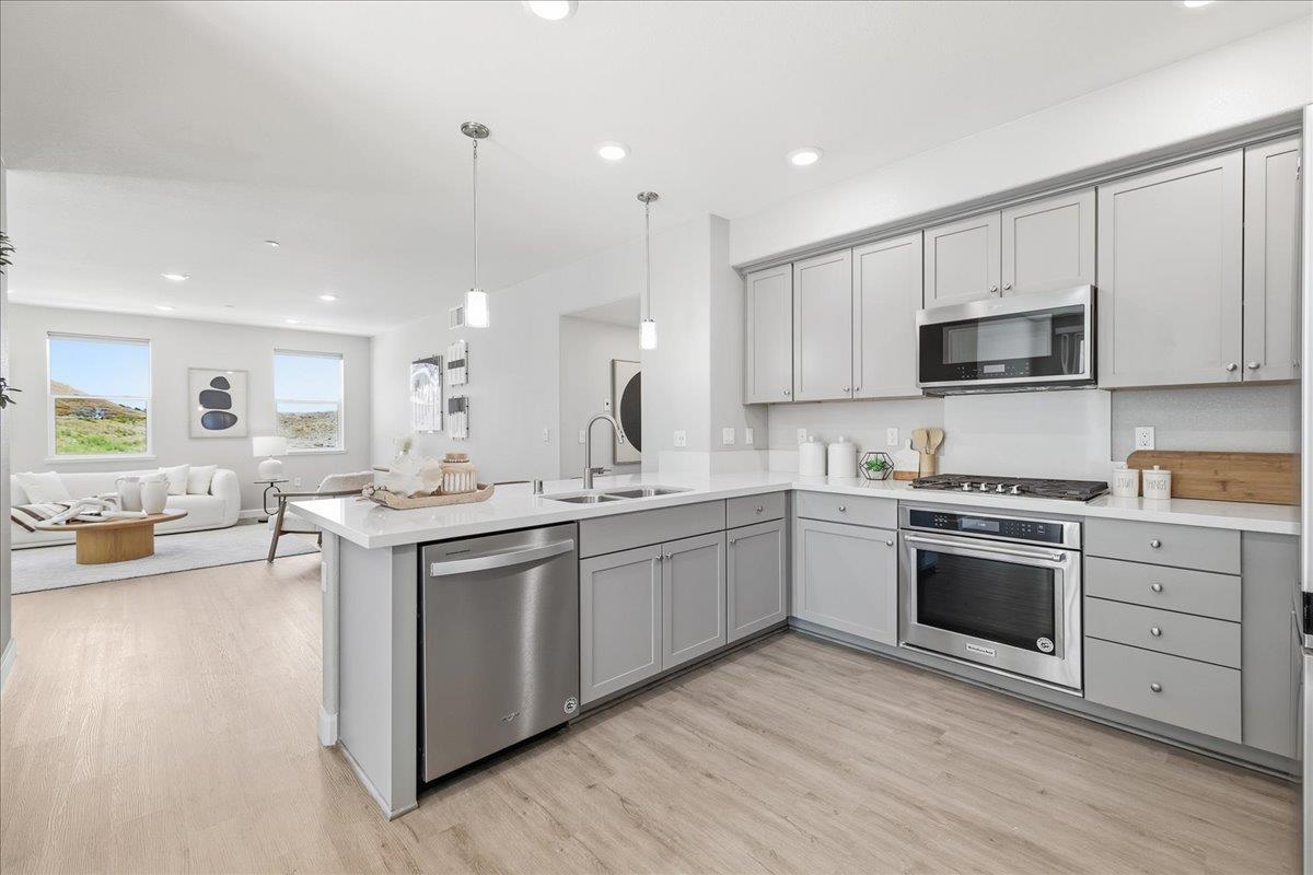337 Llano De Los Robles Avenue, #7, SanJose, CA 95136
