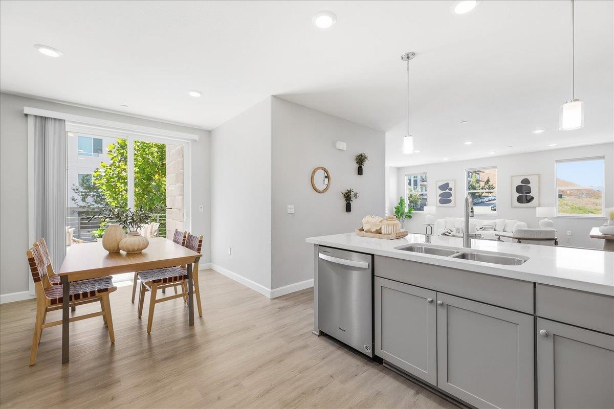 337 Llano De Los Robles Avenue, #7, SanJose, CA 95136