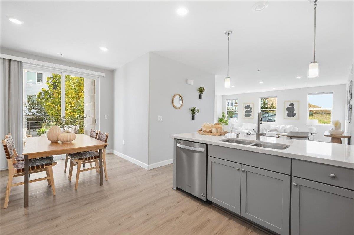 337 Llano De Los Robles Avenue, #7, SanJose, CA 95136