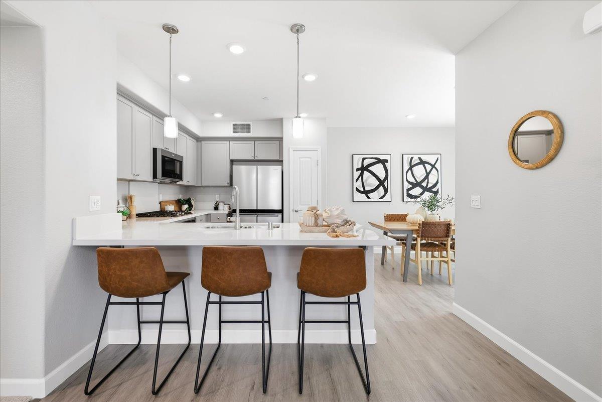 337 Llano De Los Robles Avenue, #7, SanJose, CA 95136
