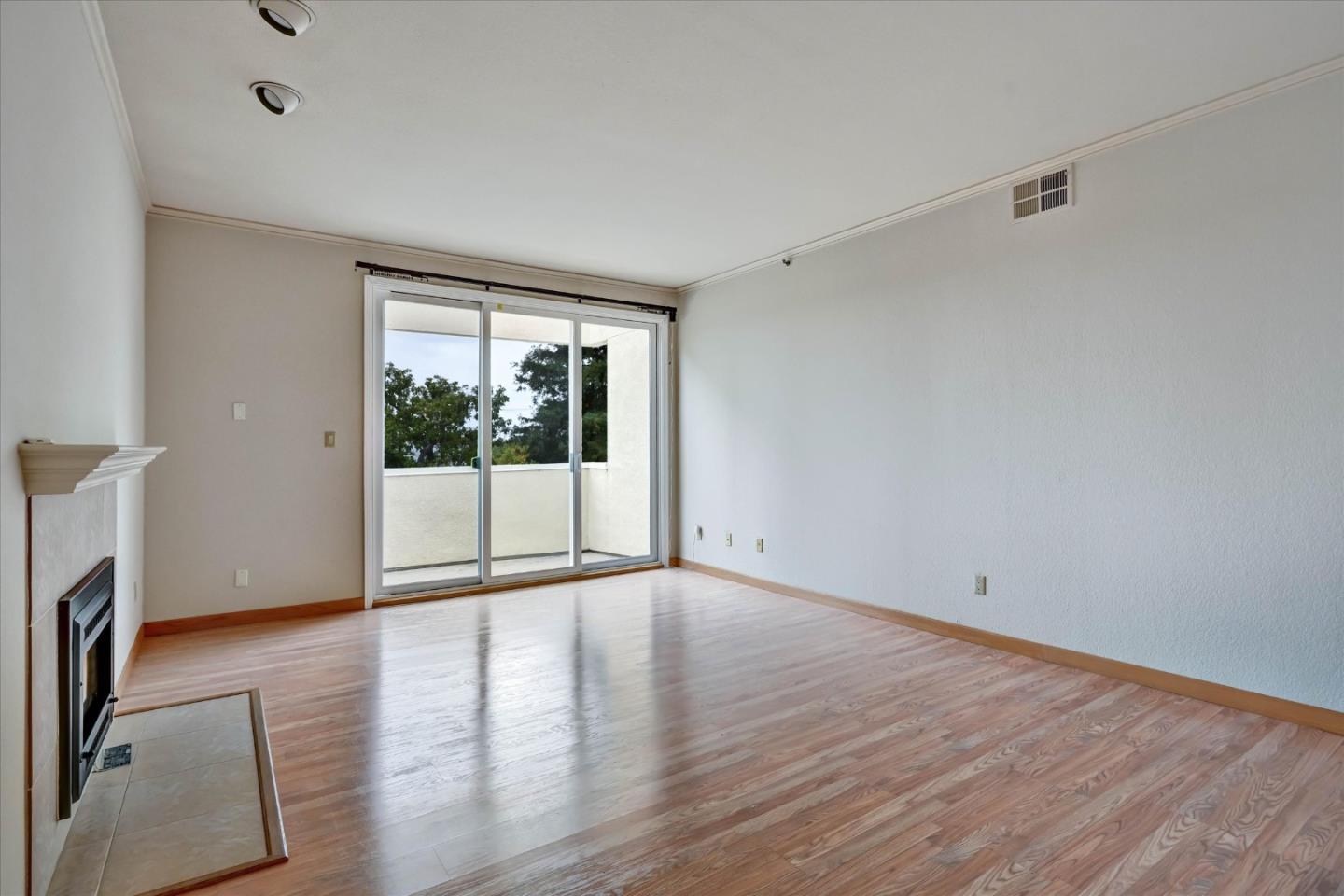 30 Lorton Avenue, #303, Burlingame, CA 94010
