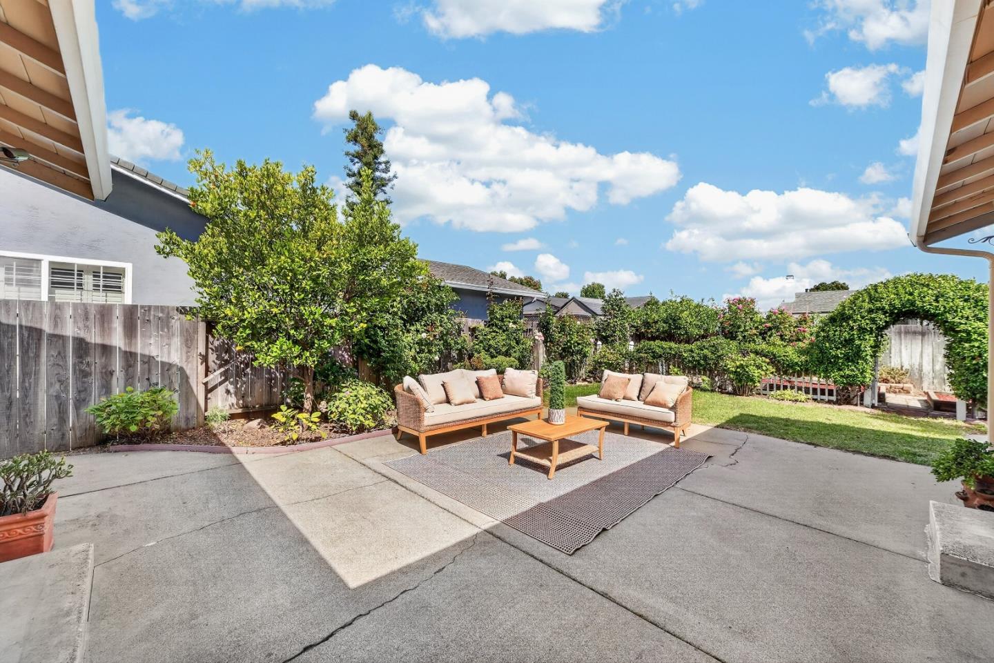 2589 Royal Ann Court, UnionCity, CA 94587