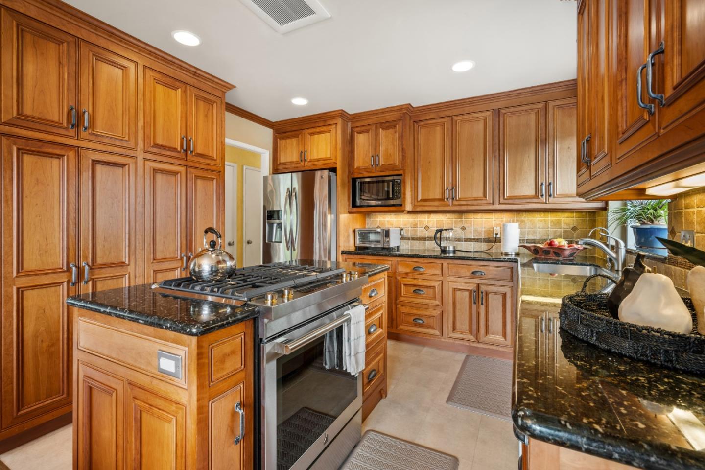 1012 Banyan Way, Pacifica, CA 94044