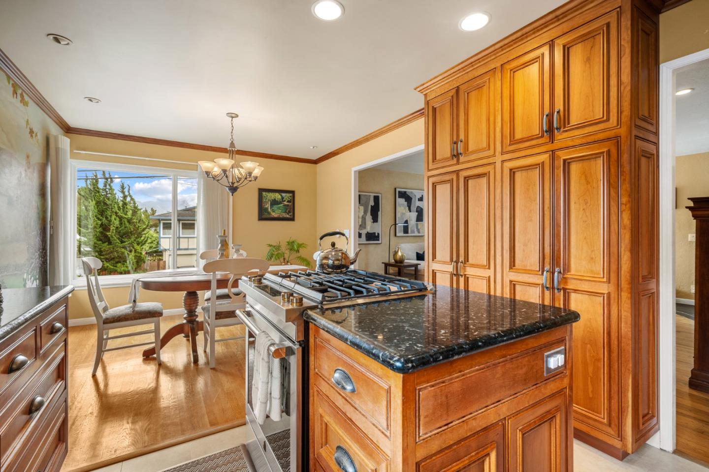 1012 Banyan Way, Pacifica, CA 94044