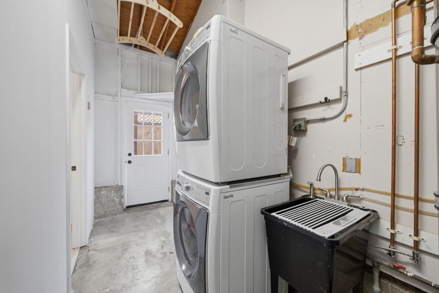 1652 Kentfield Avenue, RedwoodCity, CA 94061