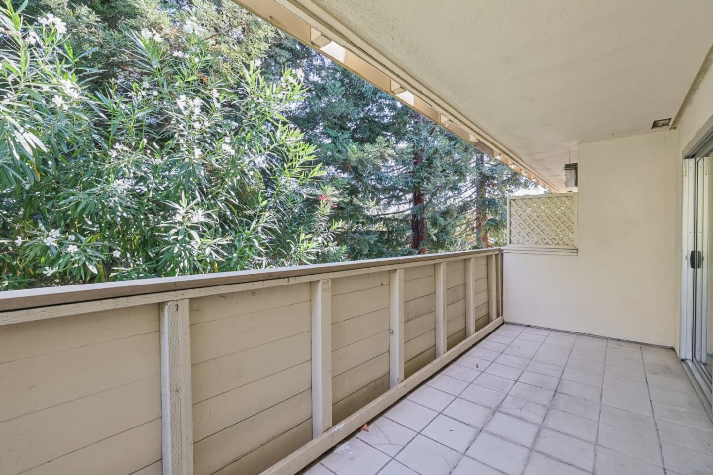 1031 Crestview Drive, #216, MountainView, CA 94040