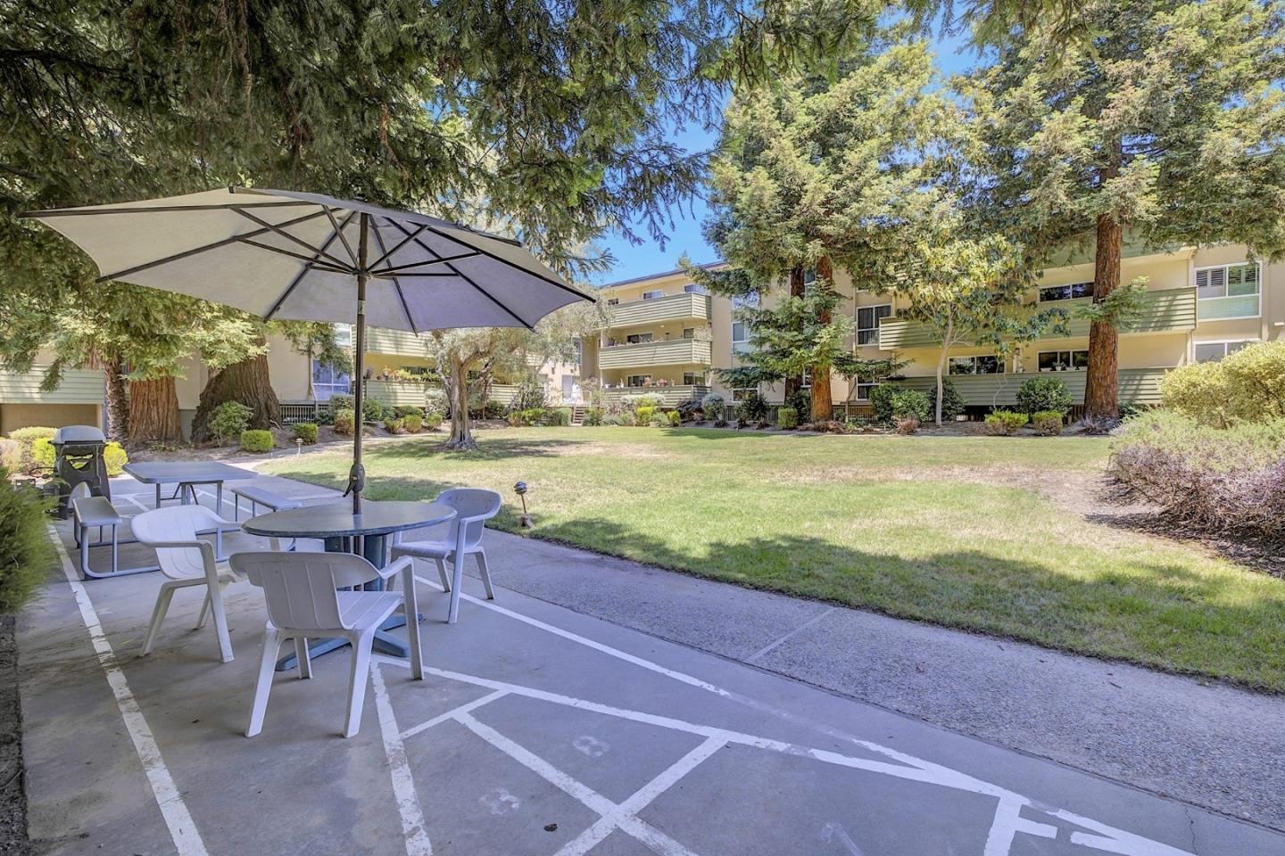 1031 Crestview Drive, #216, MountainView, CA 94040