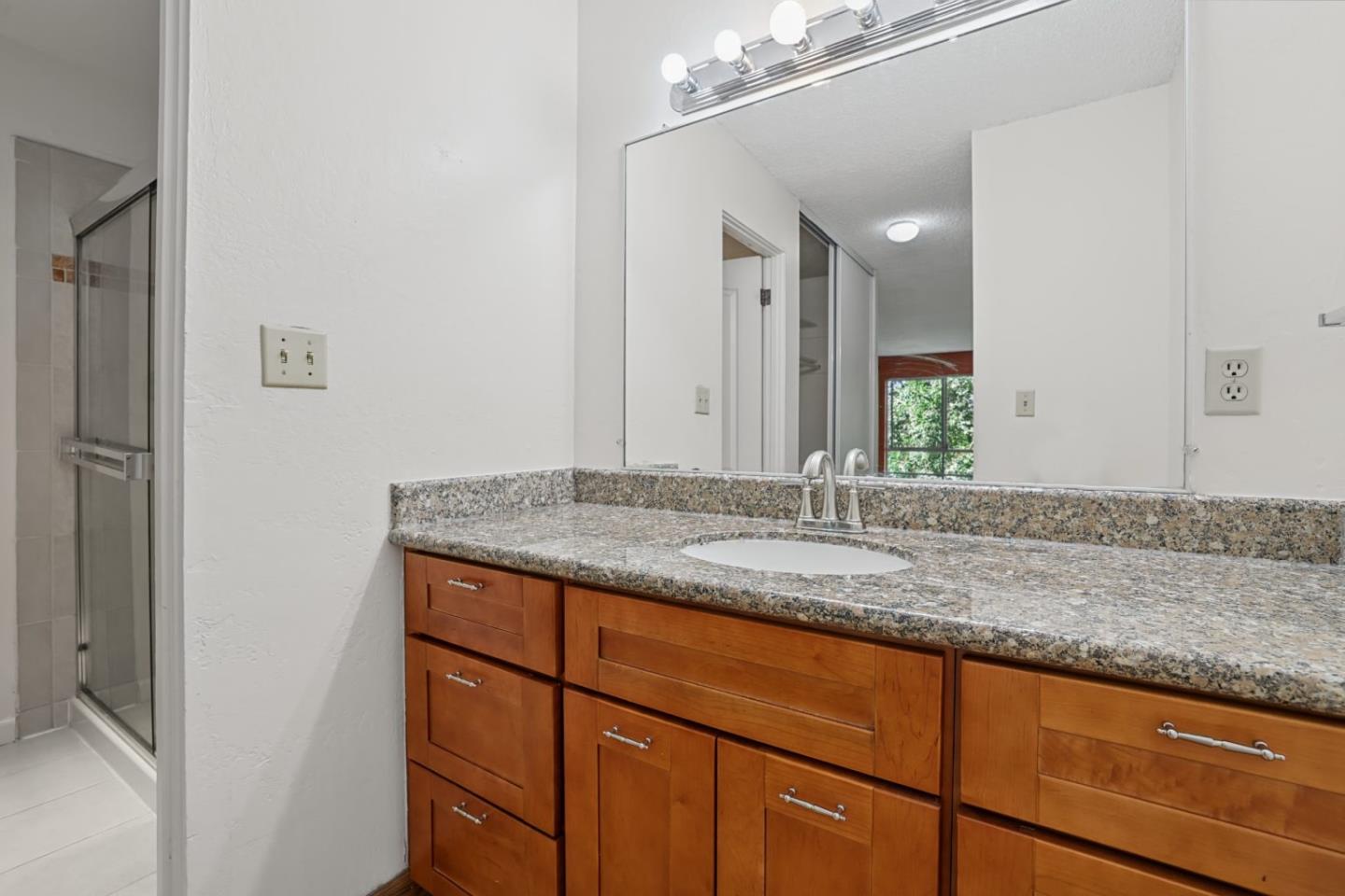 1031 Crestview Drive, #216, MountainView, CA 94040