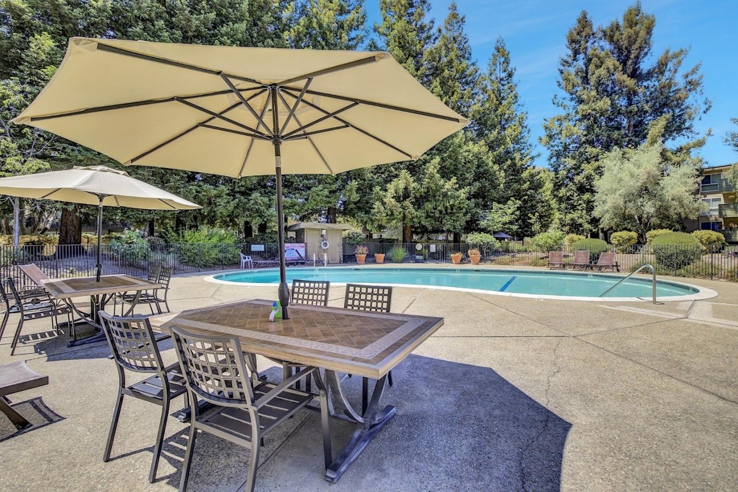 1031 Crestview Drive, #216, MountainView, CA 94040