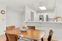 2140 Santa Cruz Avenue, #A207, MenloPark, CA 94025