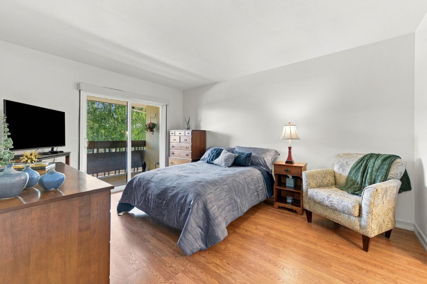 2140 Santa Cruz Avenue, #A207, MenloPark, CA 94025