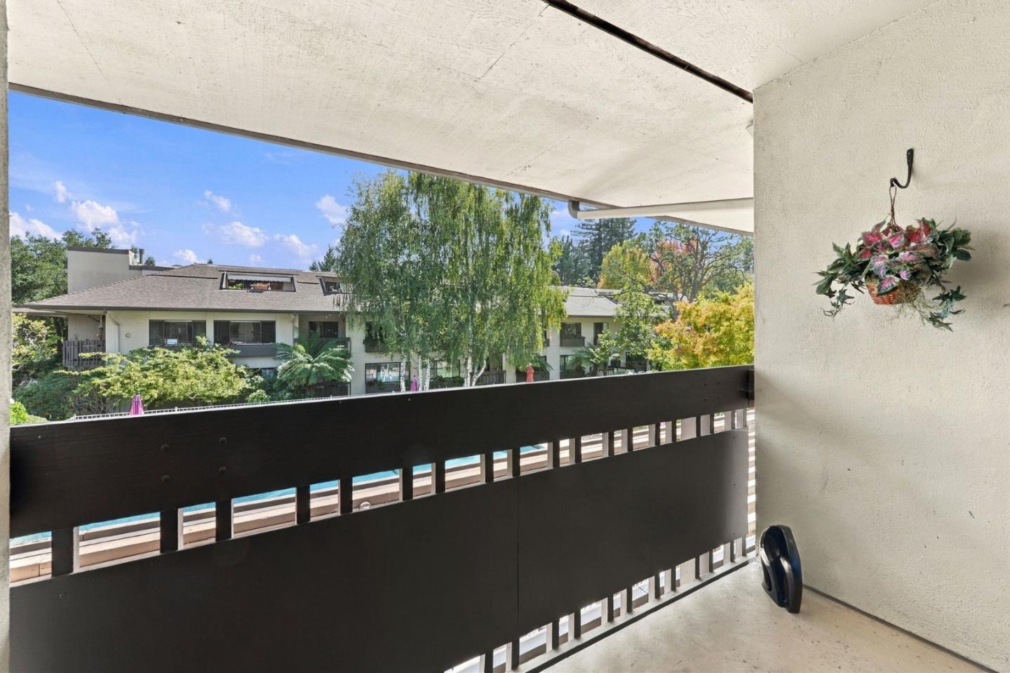 2140 Santa Cruz Avenue, #A207, MenloPark, CA 94025