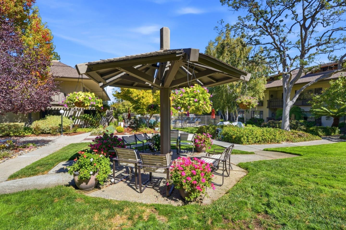 2140 Santa Cruz Avenue, #A207, MenloPark, CA 94025