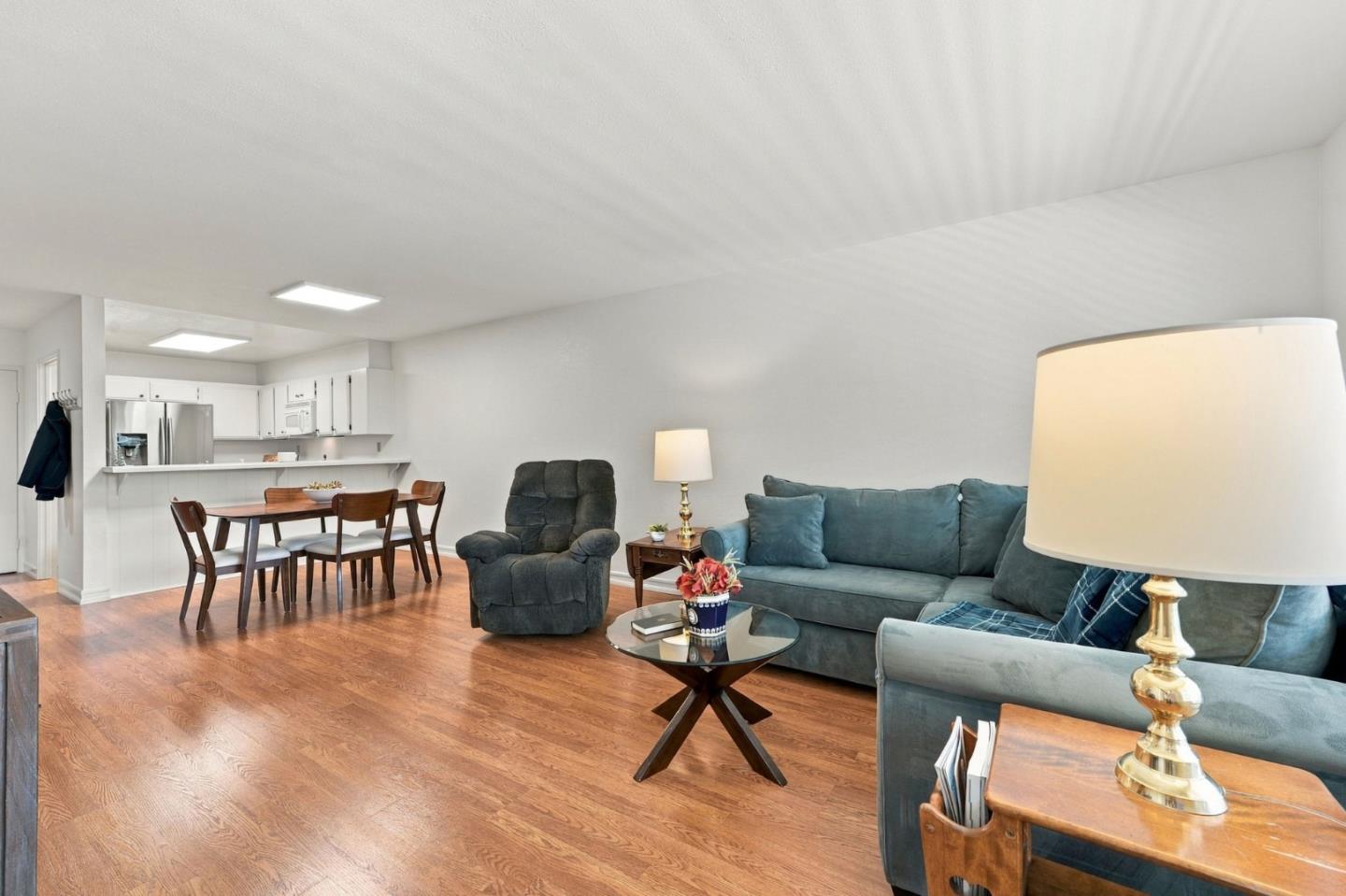2140 Santa Cruz Avenue, #A207, MenloPark, CA 94025