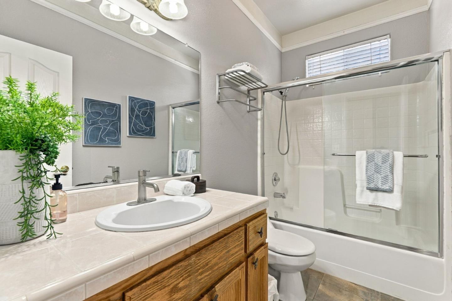 25 Jess Court, Hollister, CA 95023