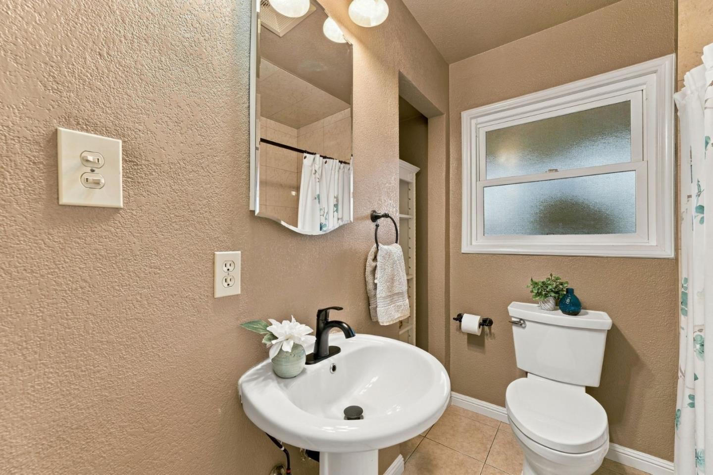 136 Pleasant Ridge Avenue, SanJose, CA 95127