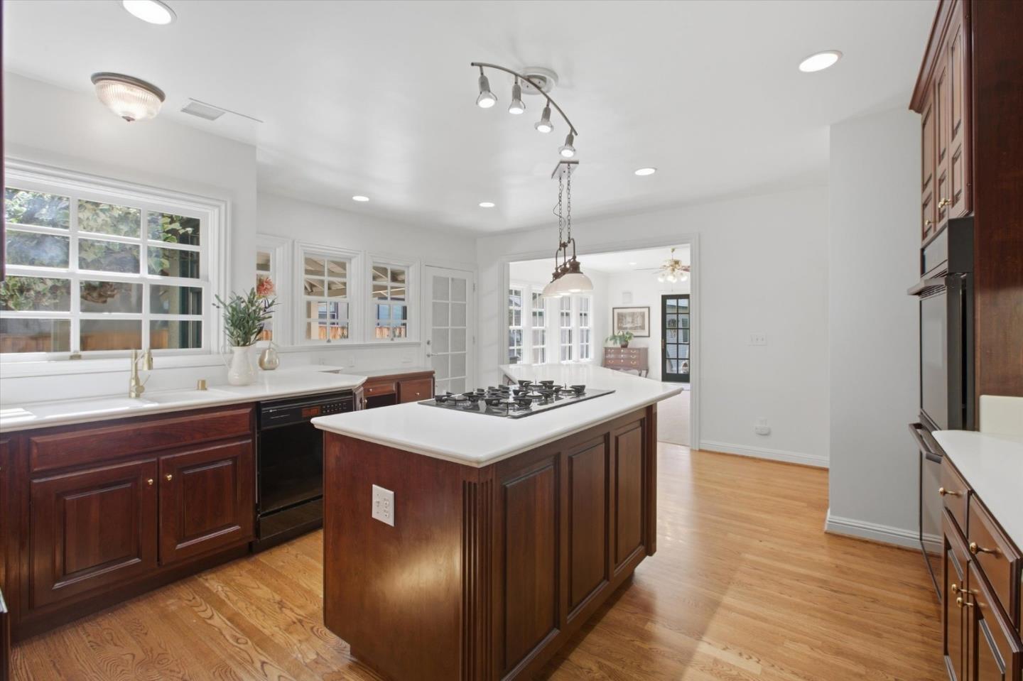 883 Riverside Drive, SanJose, CA 95125