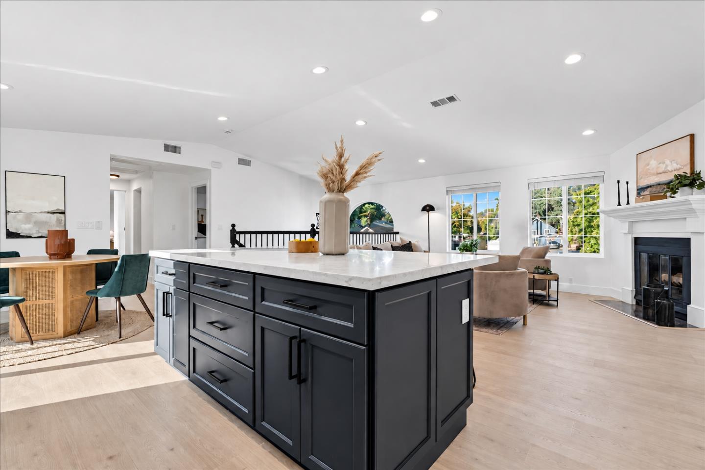 305 Castle Court, Roseville, CA 95678
