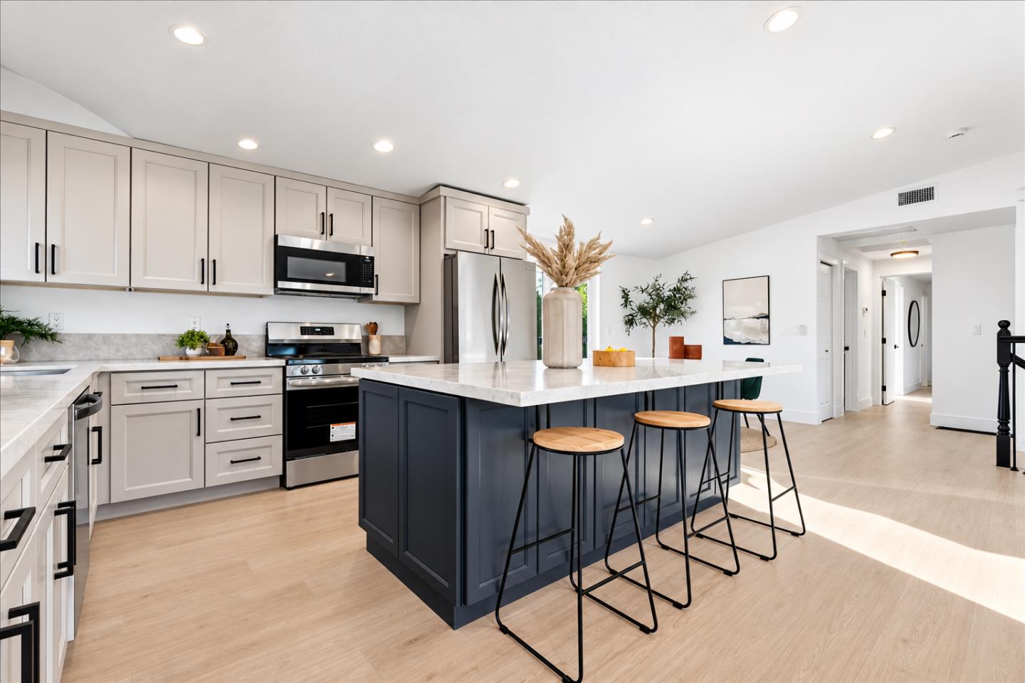 305 Castle Court, Roseville, CA 95678