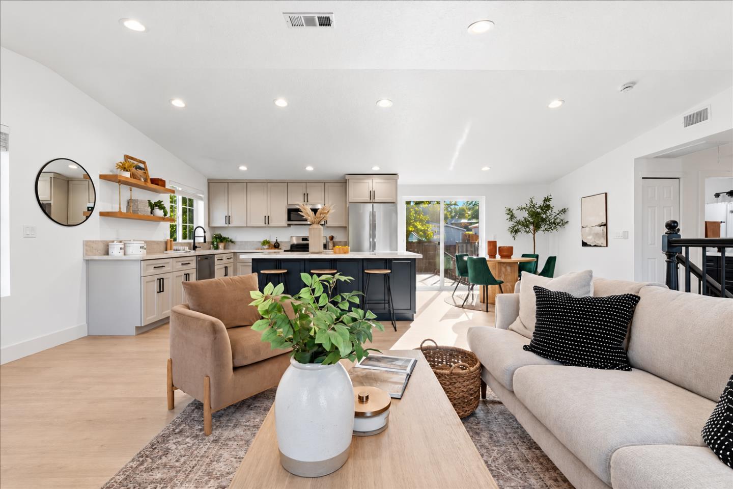 305 Castle Court, Roseville, CA 95678