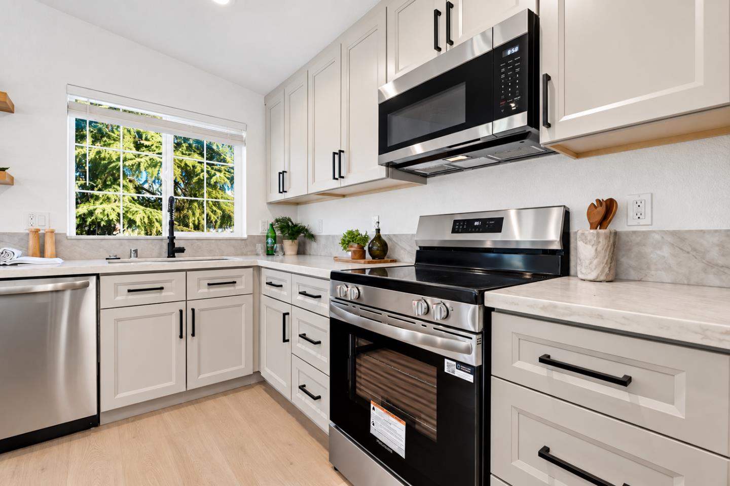 305 Castle Court, Roseville, CA 95678