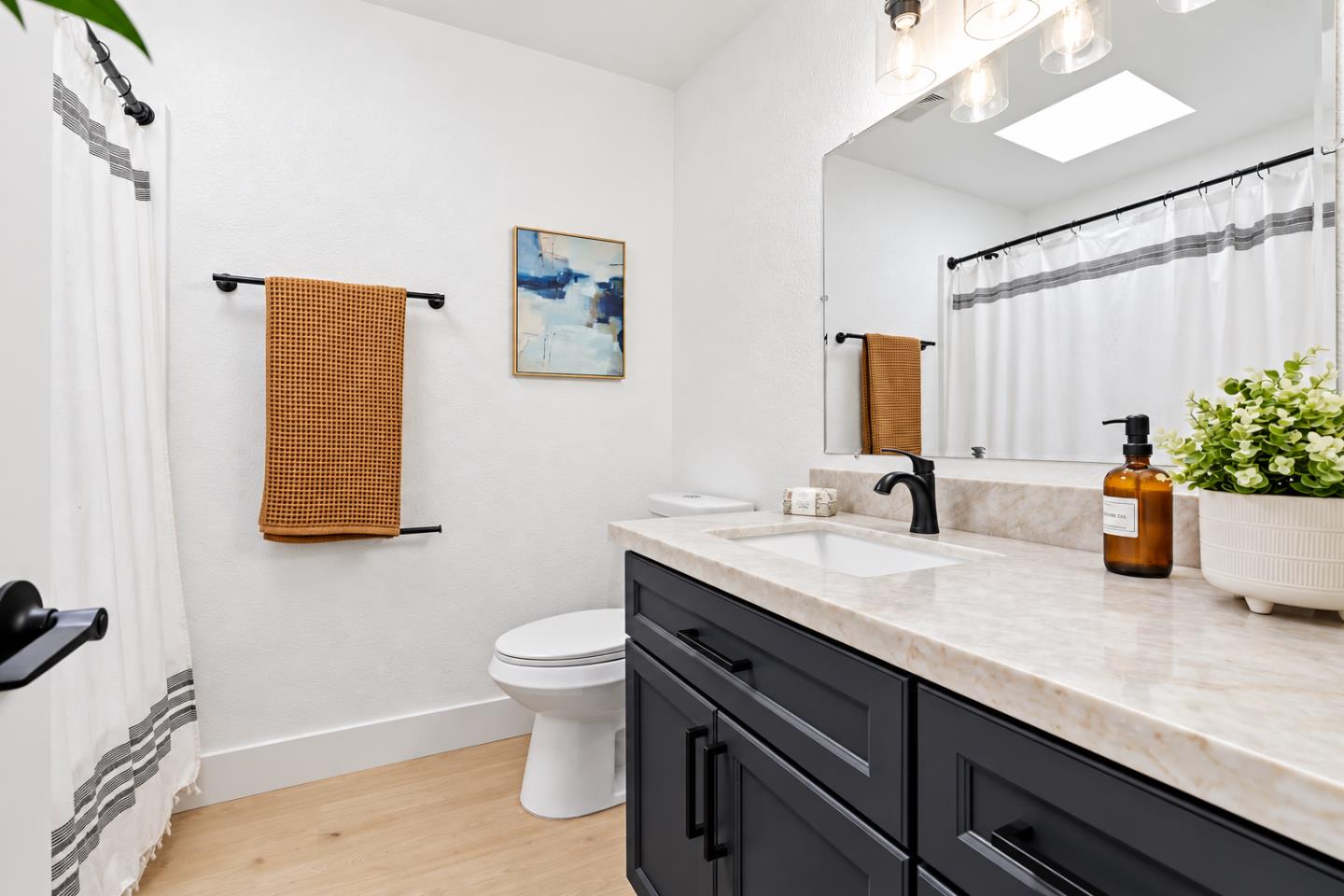 305 Castle Court, Roseville, CA 95678