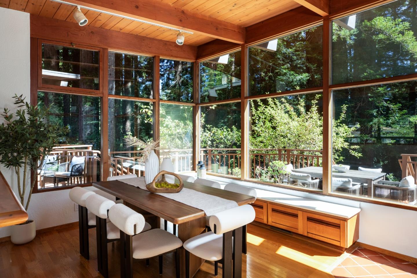 Woodside, CA 94062